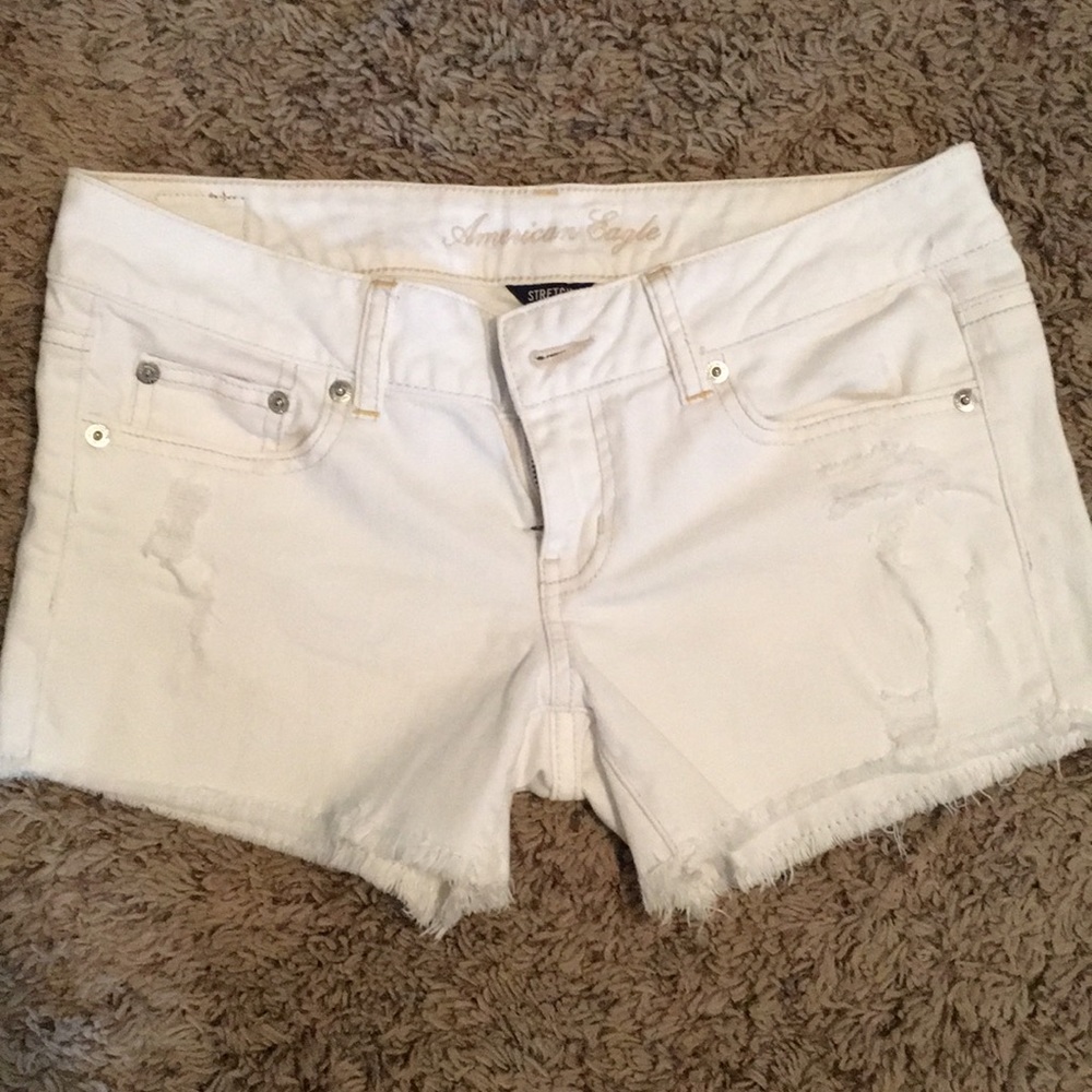 American Eagle White Jean distressed shorts